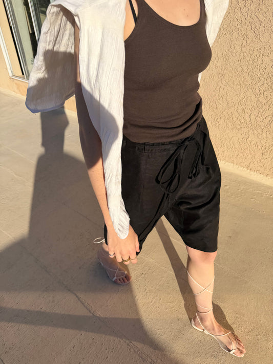 Drawstring Short in Black Linen