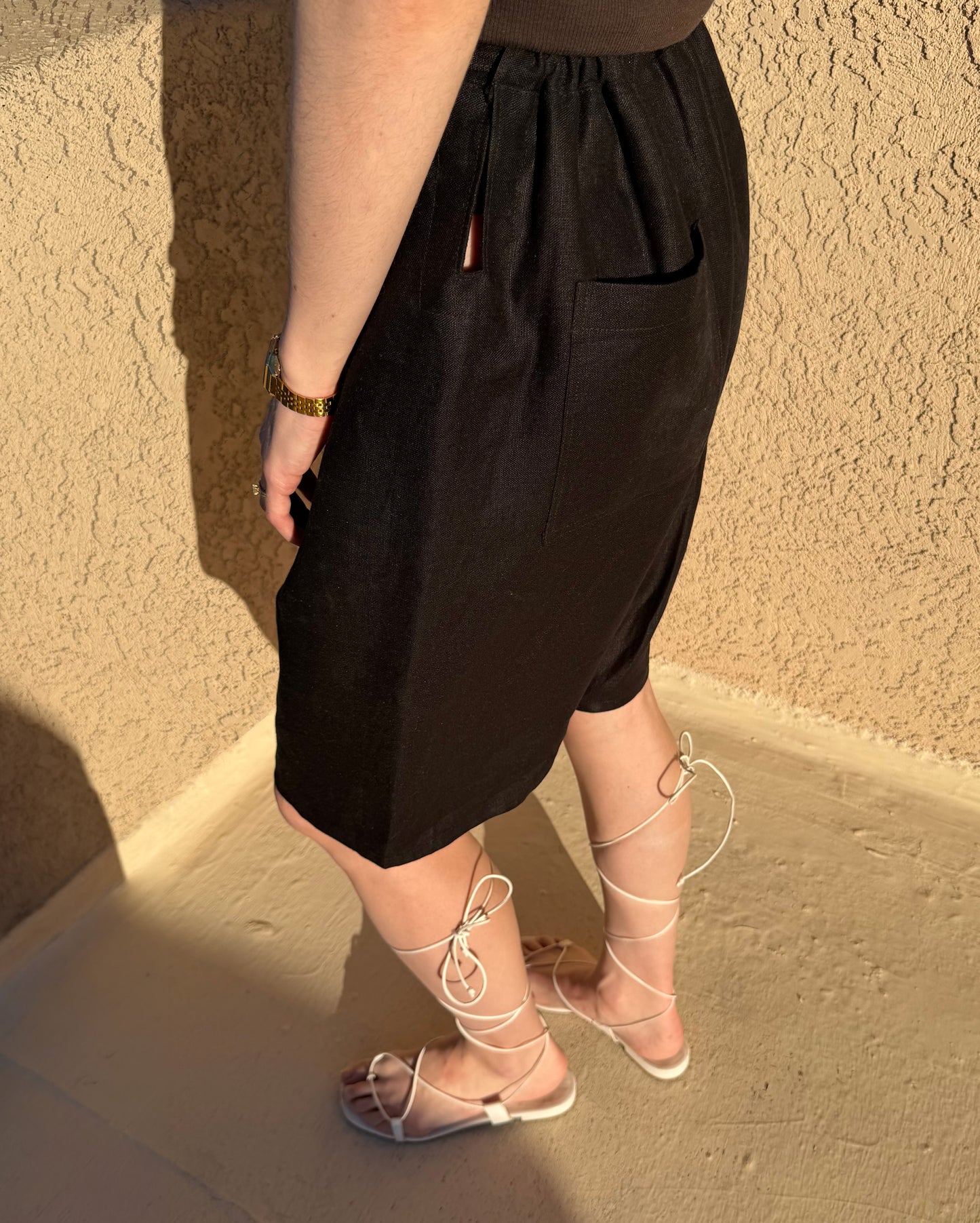 Drawstring Short in Black Linen