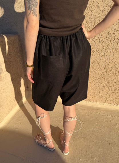 Drawstring Short in Black Linen