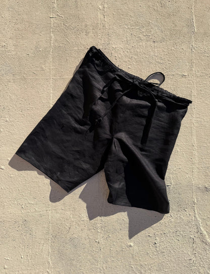 Drawstring Short in Black Linen