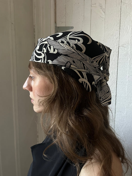 Scarf in Nouveau Paisley Crepe de Chine