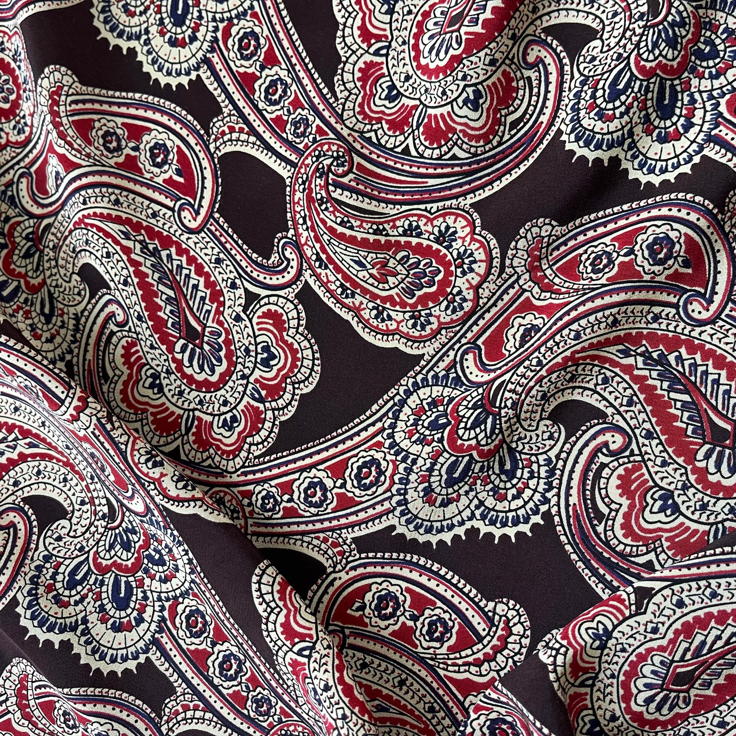 Scarf in Paisley Crepe de Chine